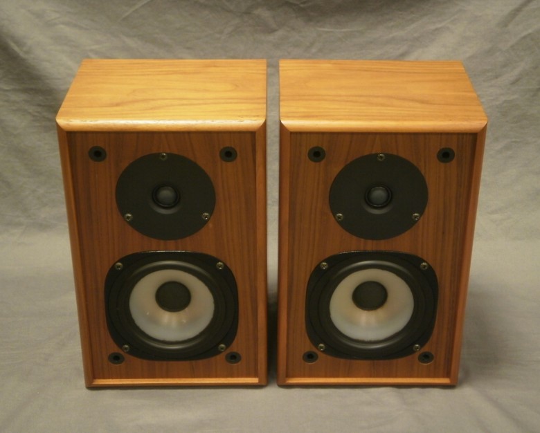 【中古】ROGERS ロジャース Studio3 ブックシェルフスピーカー Rogers Studio3の評価とは・中古価格と英国スピーカーとしての音質